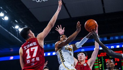 开云体育-超级外援受伤！归期未定，将影响CBA争冠格局