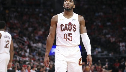 别急别燥！米切尔半场15分钟 8中4&amp;三分4中3拿到14分2板